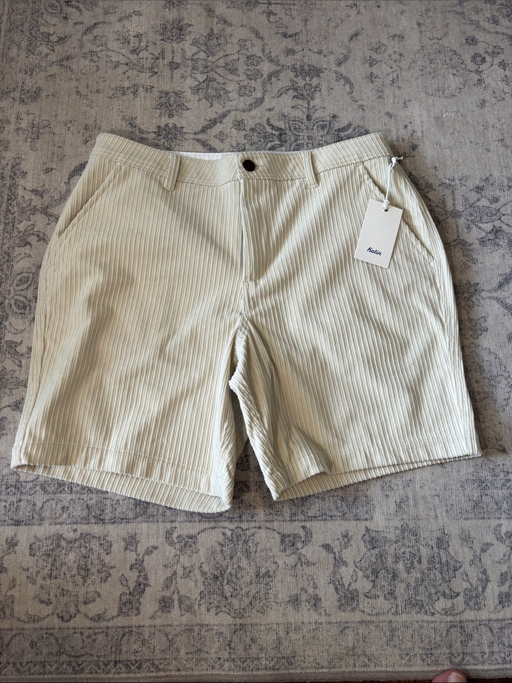 New Katin Men’s Kenneth Corduroy Shorts - size 33 - cream